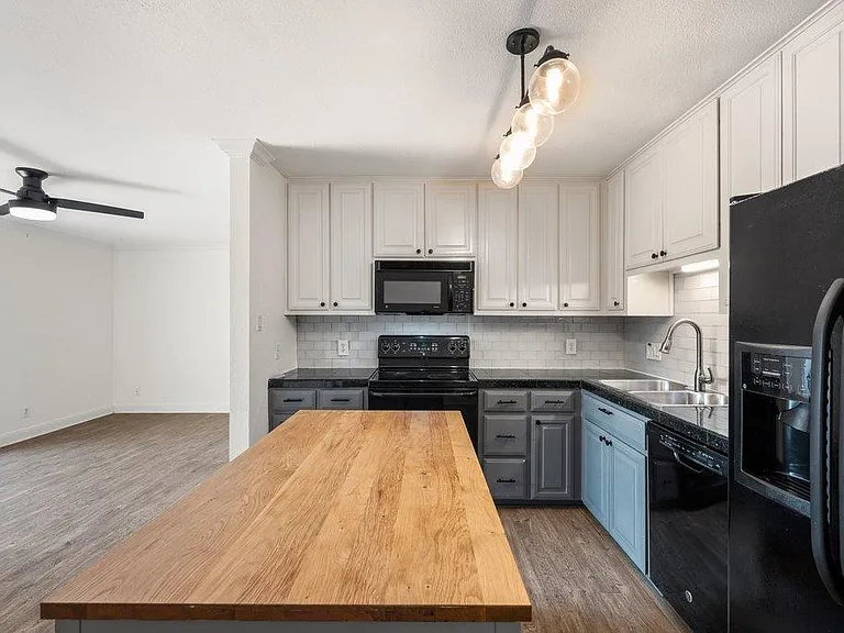 2500 Steck Ave #32 — Photo 9
