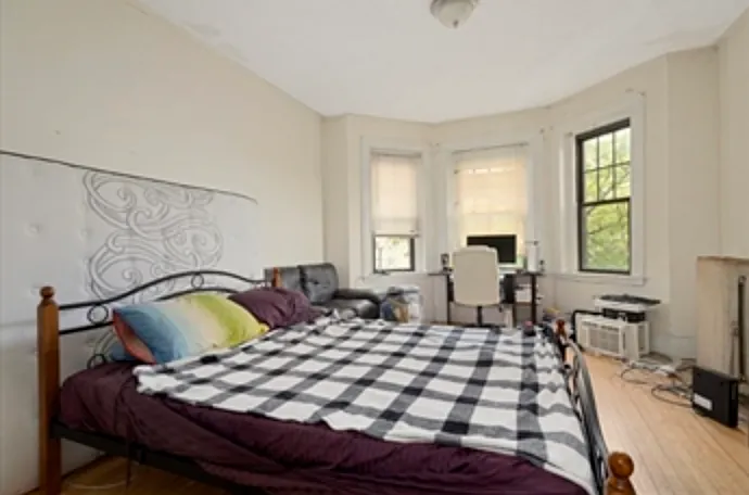 2 bed, 630 sqft, $2,400 — Photo 1