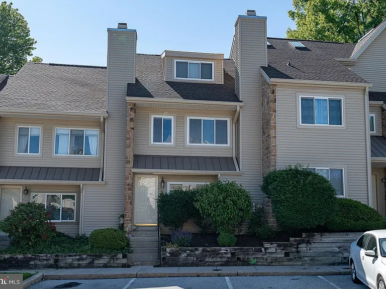344 Brigade Ct #344 — Photo 2