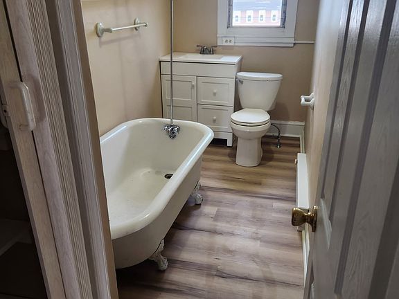 5th image of 437 E 1st St APT 3