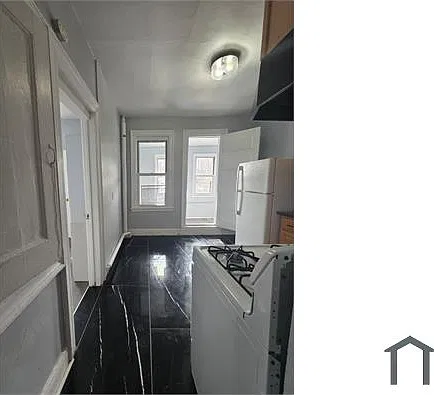 4 bed, $3,711 — Photo 2