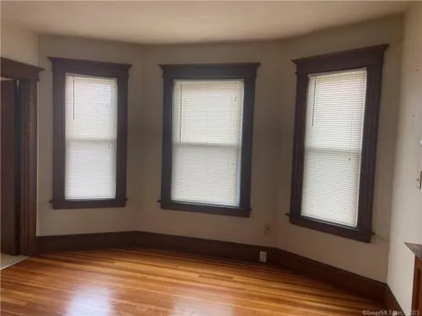 53 Oakwood Ave APT 2, West Hartford, CT 06119