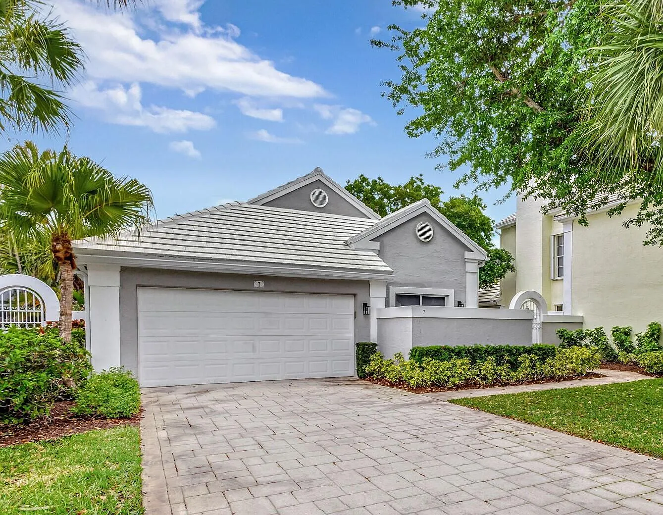 3 bed, 2.0 bath, 1571 sqft, $5,000 — Photo 1
