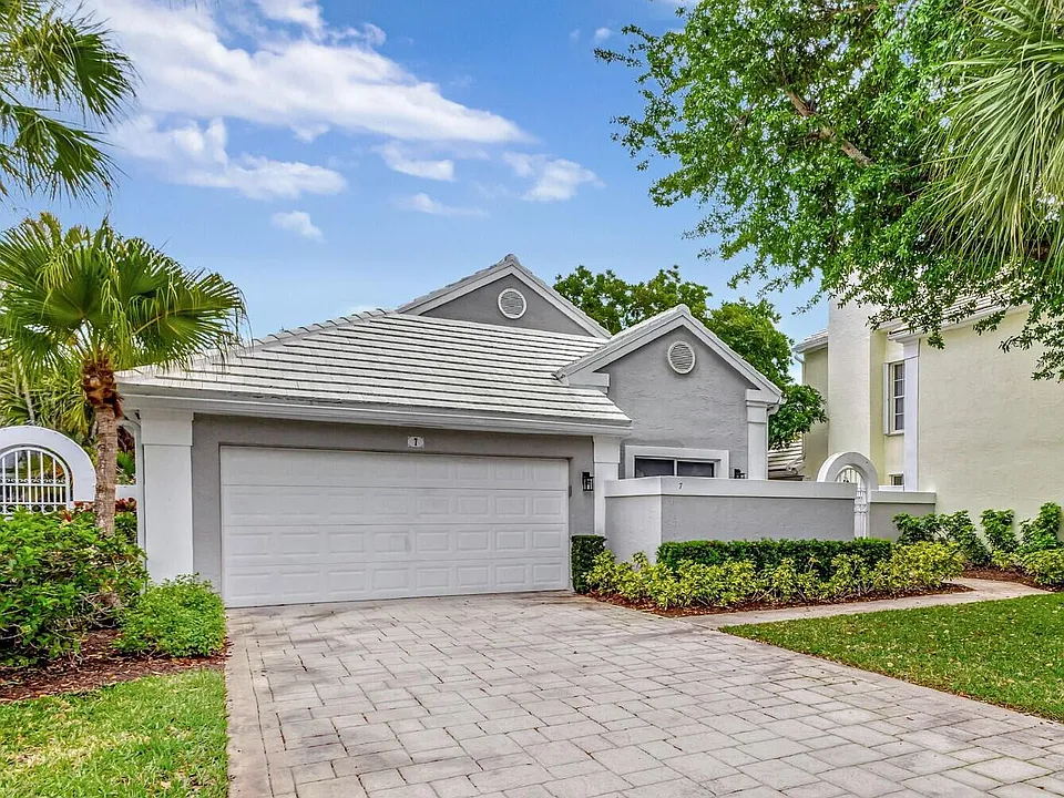 7 Wyndham Ln