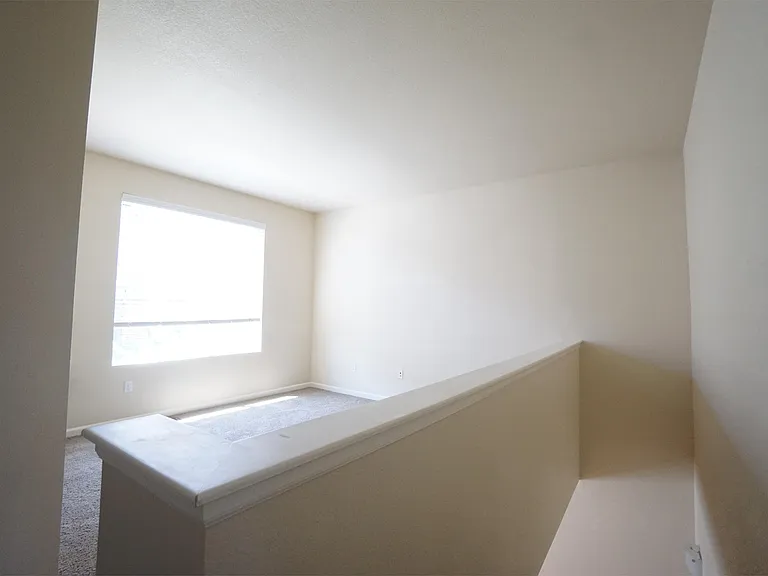 2221 Ulster St — Photo 7