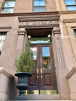 Rented by R New York | media 21