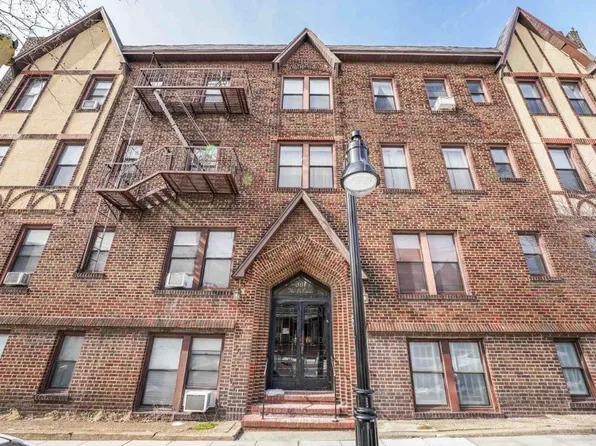 301 Palisade Avenue image 1 of 10