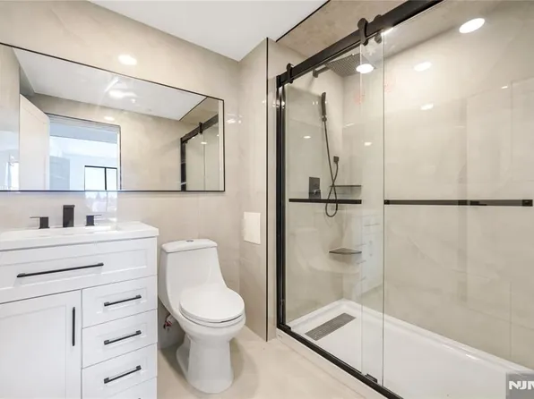 114 Pine Street image 31 of 35