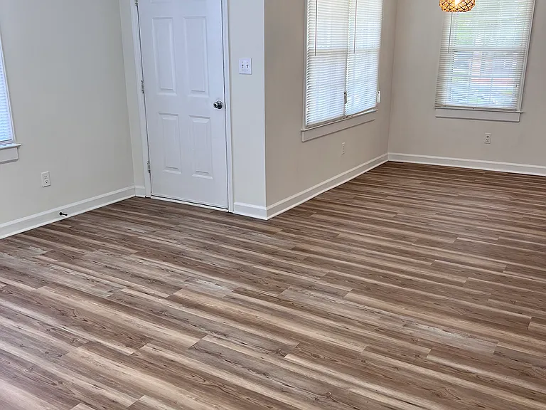 1135 W Thomas St — Photo 7