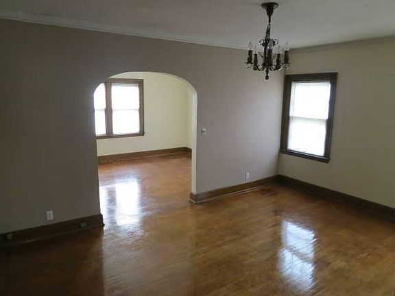 3rd image of 1632 Charles St