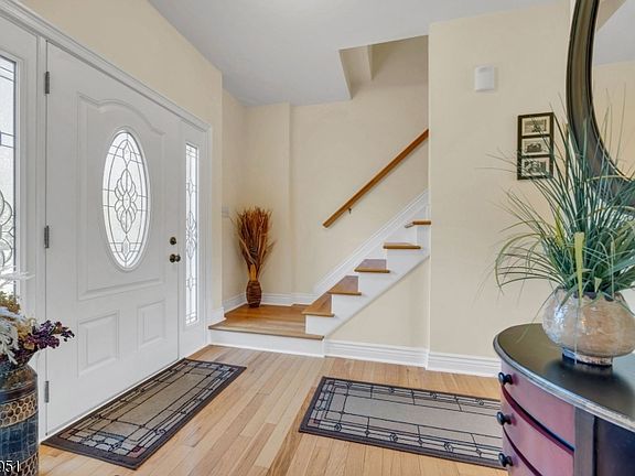 2nd image of 16 Hughey Ln