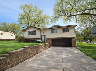 8241 Hillside Dr, Eden Prairie, MN 55347