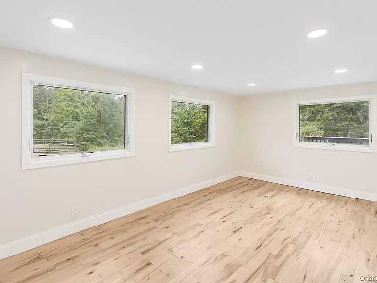 1667 Shandelee Rd — Photo 18