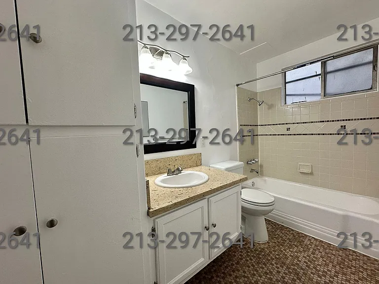 1246 N Edgemont St #2 — Photo 6