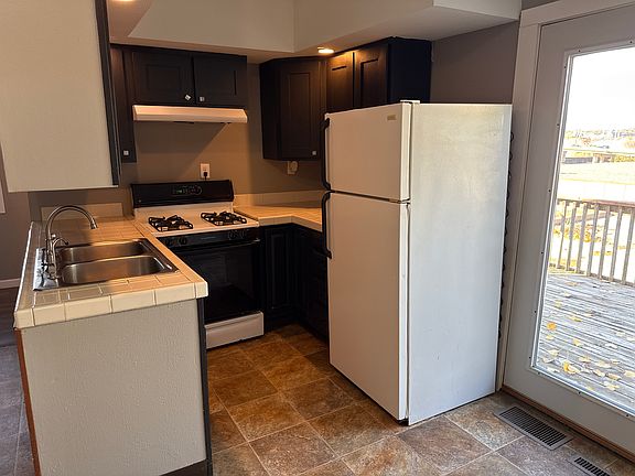 4th image of 2317 Leech Ave #1