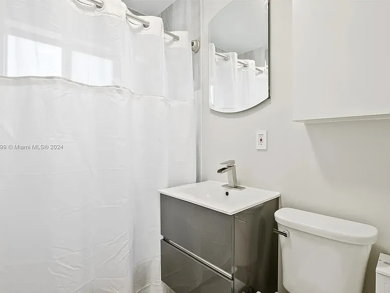 5819 SW 4th St — Photo 10