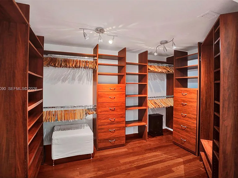 7000 Island Blvd #808 — Photo 5