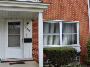 6890 Country Ln, Dearborn Heights, MI 48127
