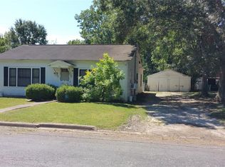 416 E Watt St, El Campo, TX 77437