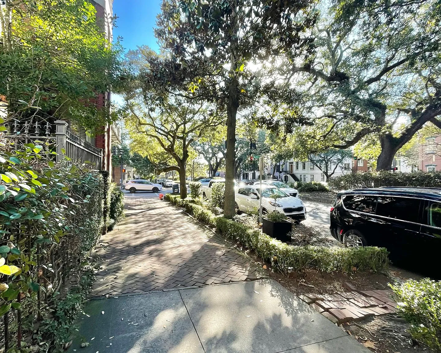 Charming 1 Bedroom, 1 Bathroom Courtyard Apartment in Downtown Savannah — Photo 2