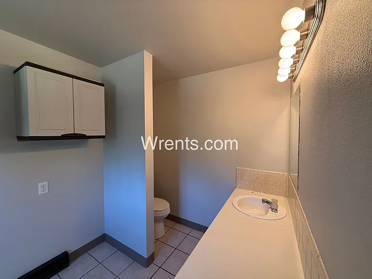 11005-11007 E 32nd Ave — Photo 10