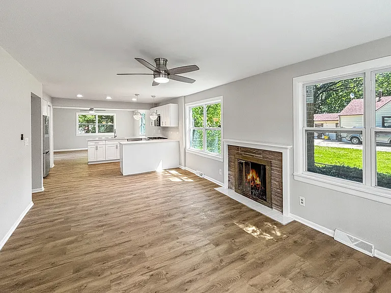 3102 Victoria Ave — Photo 6