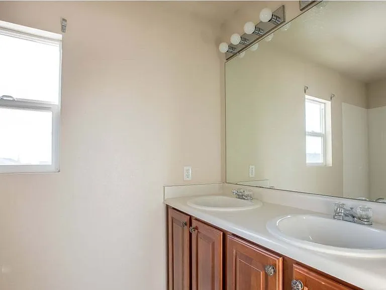 4026 Berwick Ln — Photo 16