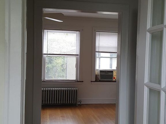 2nd image of 4025 N Paulina St #2