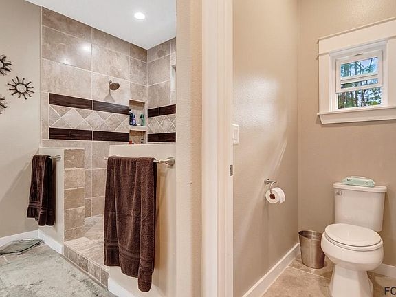 4th image of 70 Lindsay Dr