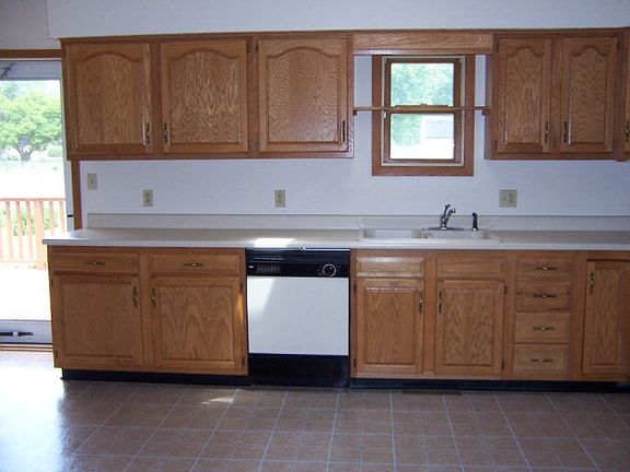4th image of 364 Kensington Pl