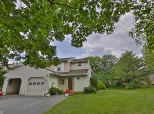 899 Briarstone Rd, Bethlehem, PA 18017