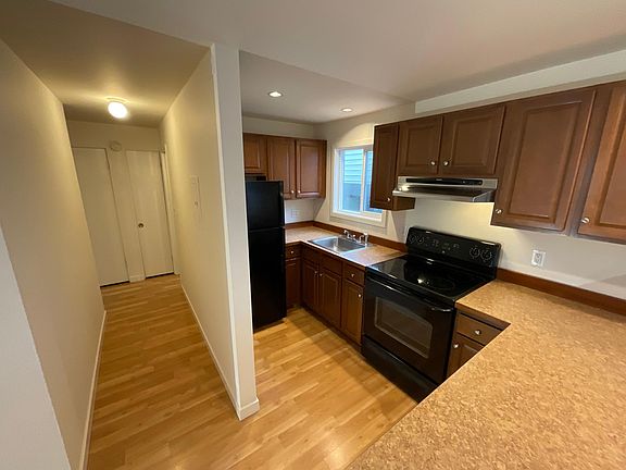 Updated appliances w disposal