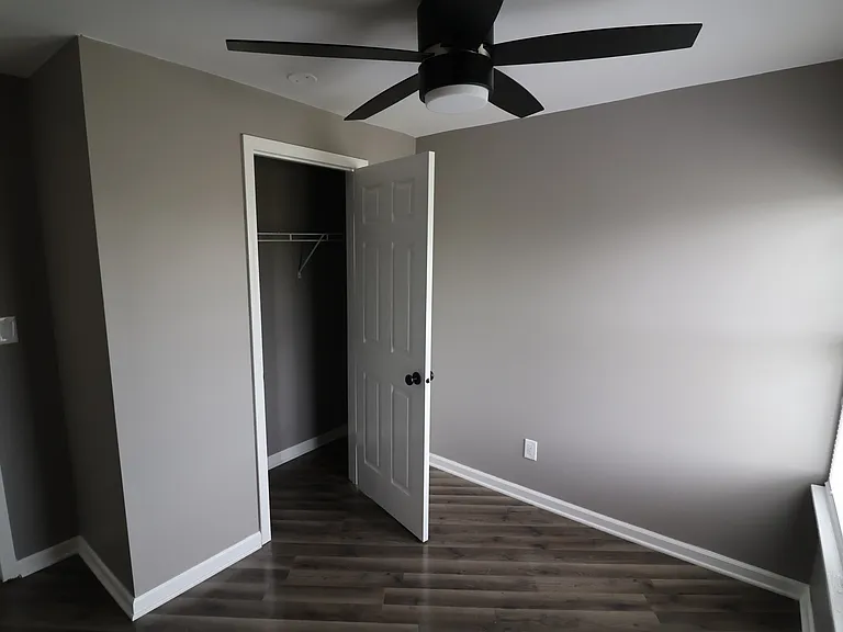 457 Vernon Ave — Photo 2