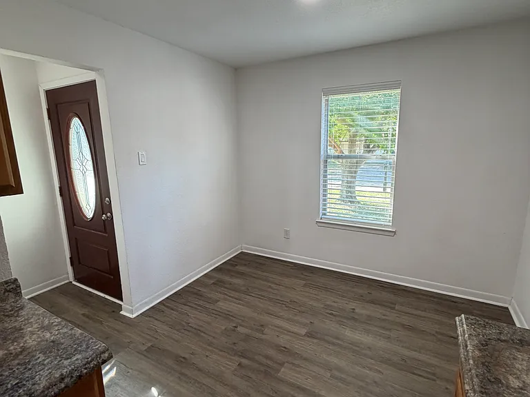 821 E Glendale St — Photo 5