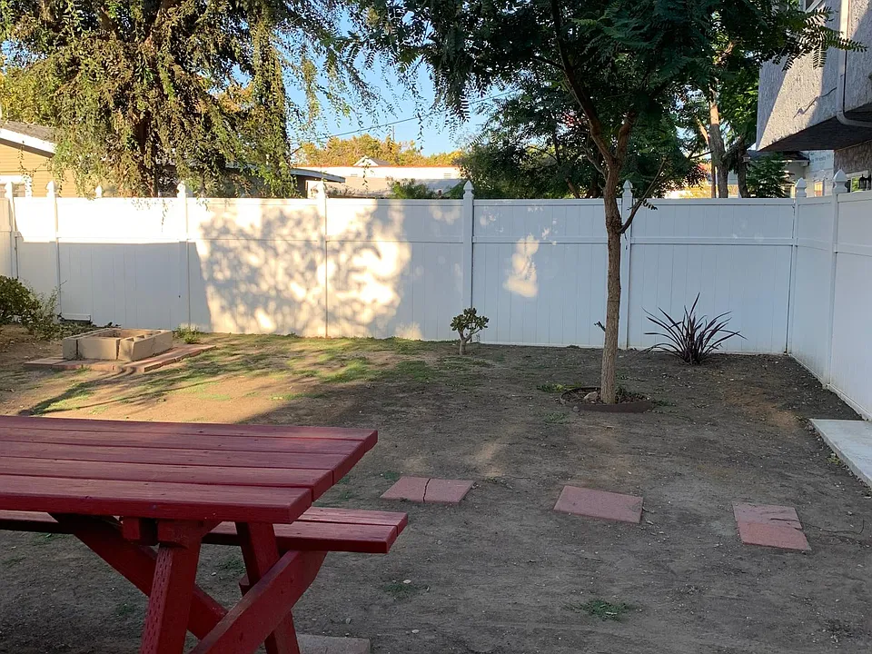 Private back yard (shed is NOT included)