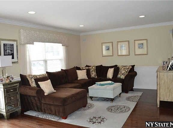 4th image of 101 Forster Pl