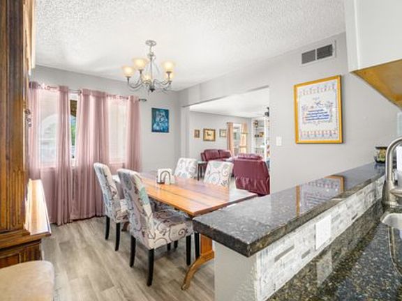 4th image of 614 Alicante Way