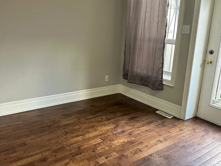 378 College St #2 — Photo 16