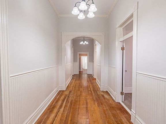 4th image of 439 N Main St