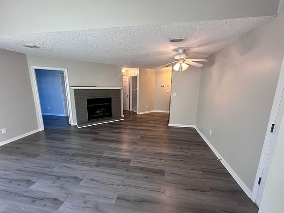5th image of 1202 Erin Way #E