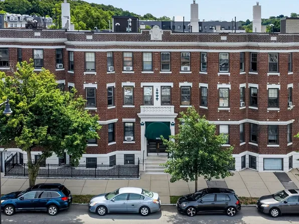 1572 Commonwealth Ave APT 14, Brighton, MA 02135