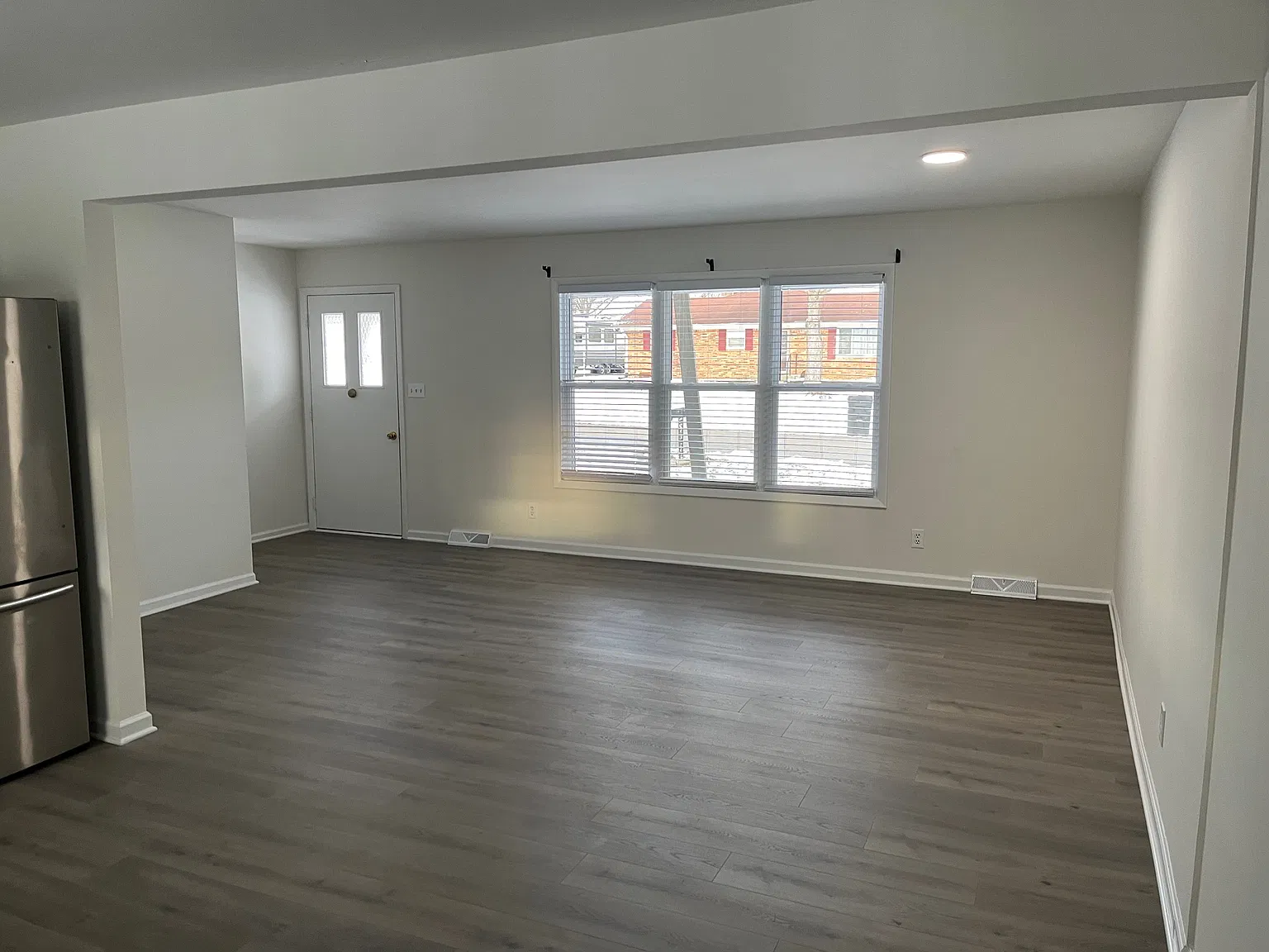 2 bed, 1.5 bath, 1100 sqft, $1,600 — Photo 3