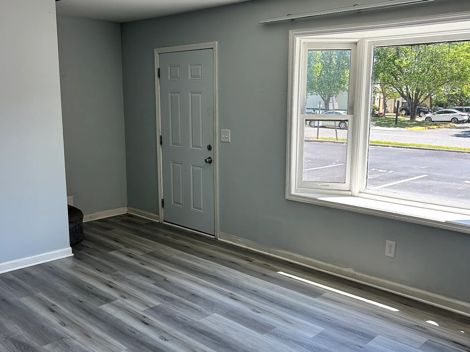 3 bed, 1252 sqft, $2,100 — Photo 2