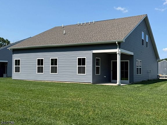 4th image of 40 Thomas Knoll Blvd