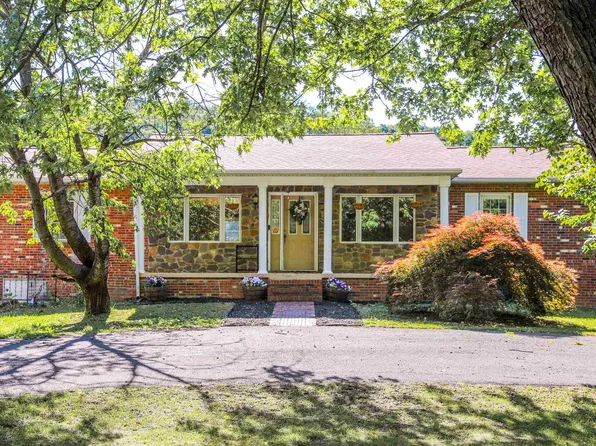 234 Montgomery Rd, Staunton, VA 24401