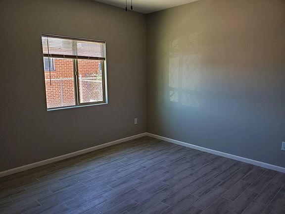 2nd image of 1905 W Mistletoe Cir #1905