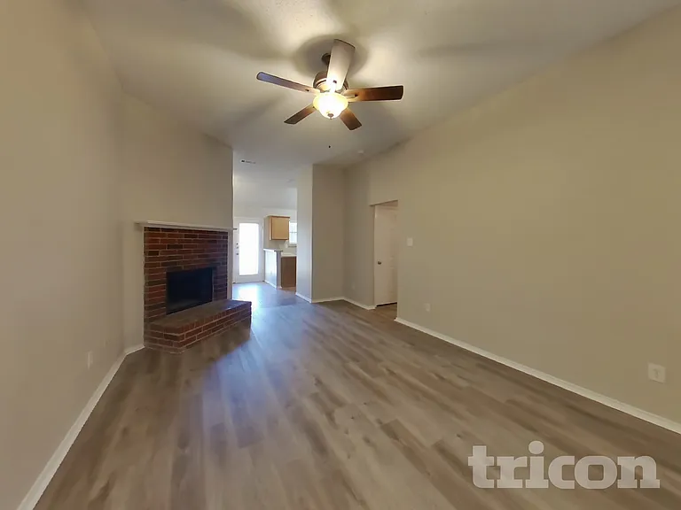 409 Roan Ln — Photo 3