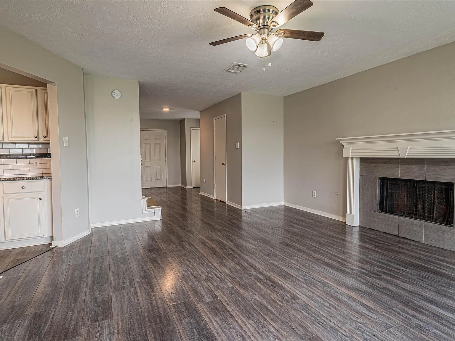 4 bed, 2.5 bath, 2579 sqft, $2,100 — Photo 4