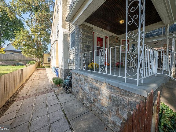 4th image of 3821 Berry Ave