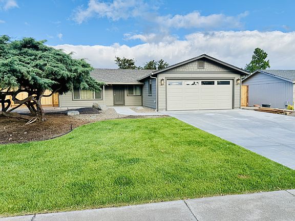 2nd image of 2853 Tahitian Ave